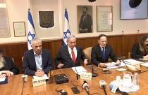 رئيس الوزراء الإسرائيلي بنيامين نتنياهو خلال الاجتماع الوزاري اليوم 