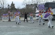 Internationaler Frauentag: Oben-ohne-Protest in Paris