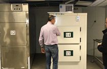 O ιατροδικαστής των νεκρών προσφύγων του Έβρου στο euronews