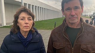 Familiares de vítimas do MH17 chegam a Amesterdão