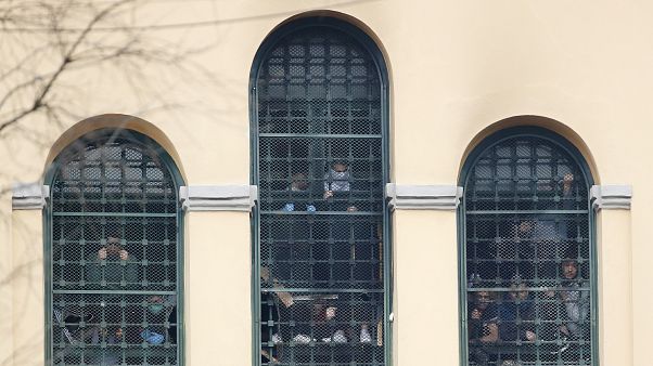 İtalya'da Covid-19 nedeniyle tahliye edilen mafya üyeleri tepkiler üzerine yeniden cezaevine dönüyor İtalya'da Covid-19 nedeniyle tahliye edilen mafya üyeleri tepkiler üzerine yeniden cezaevine dönüyor