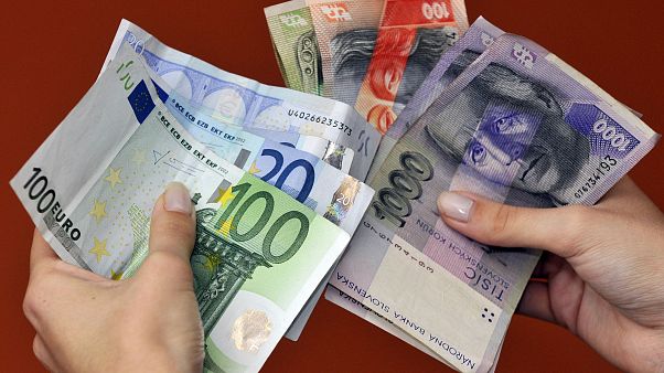 هل ينتشر فيروس كورونا عبر الأوراق النقدية؟ هل ينتشر فيروس كورونا عبر الأوراق النقدية؟