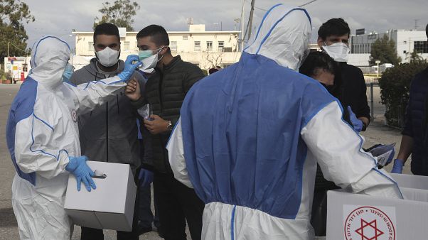 المراجع الدينية في الأراضي المقدسة تواجه فيروس كورونا على طريقتها المراجع الدينية في الأراضي المقدسة تواجه فيروس كورونا على طريقتها