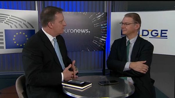 Grünen-Abgeordneter Philippe Lamberts (rechts) im Gespräch mit Stefan Grobe Grünen-Abgeordneter Philippe Lamberts (rechts) im Gespräch mit Stefan Grobe