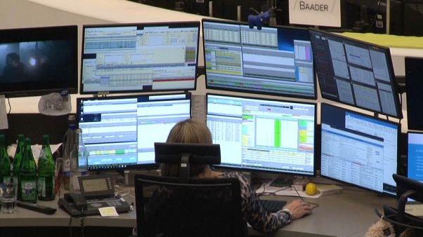 Timide rebond pour les bourses européennes après un lundi noir Timide rebond pour les bourses européennes après un lundi noir