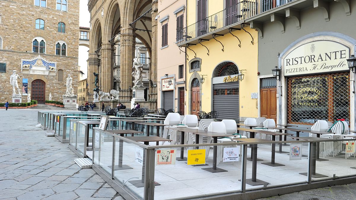 İtalya'da koronavirüs nedeniyle halk sokaklara çıkmıyor