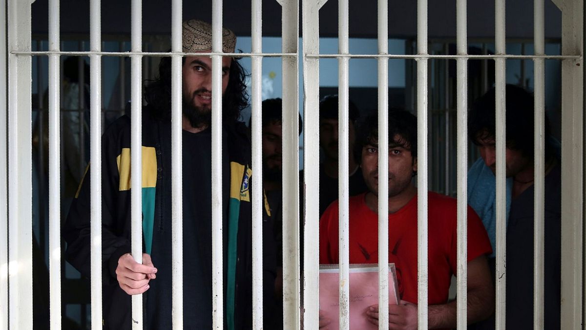 «اشرف غنی فرمان آزادی یک هزار زندانی طالبان را صادر می‌کند»