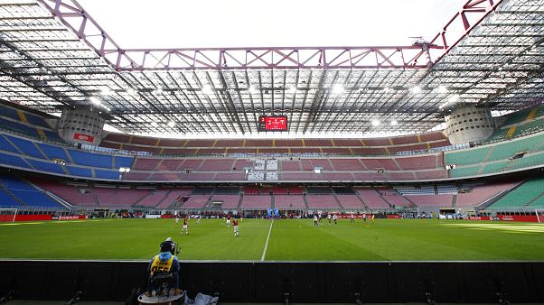 Calcio e Coronavirus: tutti negli spogliatoi! Calcio e Coronavirus: tutti negli spogliatoi!