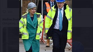 أول وزيرة بريطانية تصاب بفيروس كورونا تقول إنها قلقة على أمها