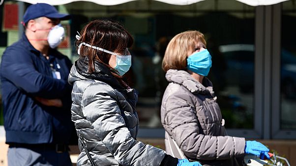 Des habitants de Codogno, non loin de Milan en Italie, faisant leurs courses au supermarché, le 11 mars 2020. Des habitants de Codogno, non loin de Milan en Italie, faisant leurs courses au supermarché, le 11 mars 2020.