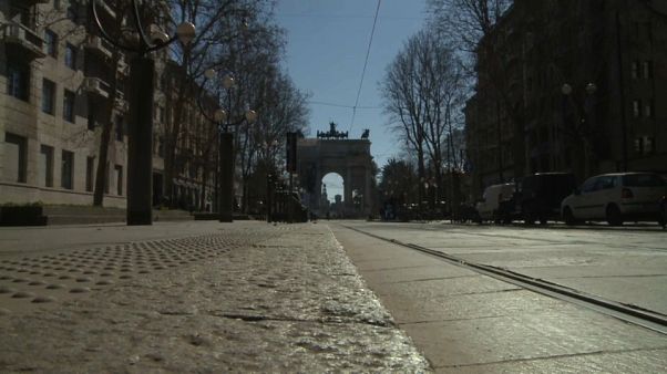 Coronavirus: Milano si ferma, i medici lavorano a pieno regime Coronavirus: Milano si ferma, i medici lavorano a pieno regime