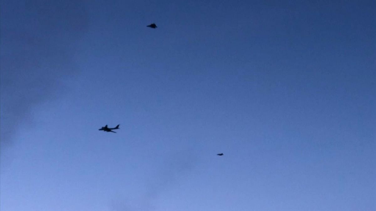 شاهد: مقاتلتان أمريكية وكندية ترافقان طائرة استطلاع روسية اقتربت من ألاسكا