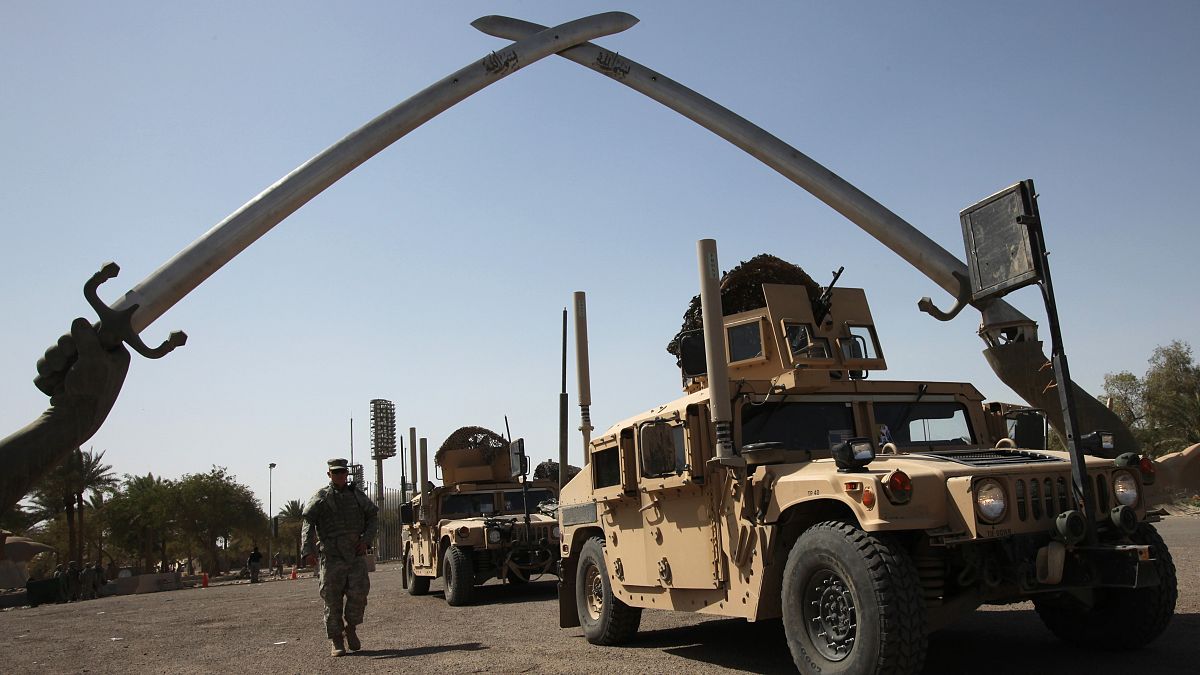 أمريكا وبريطانيا تتعهدان بـ"محاسبة" منفذي الهجوم على قاعدة عراقية 