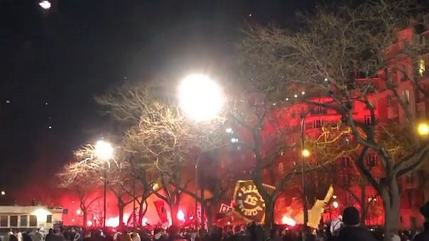 فرانسه؛ هزاران دوستدار فوتبال از ویروس کرونا نهراسیدند فرانسه؛ هزاران دوستدار فوتبال از ویروس کرونا نهراسیدند