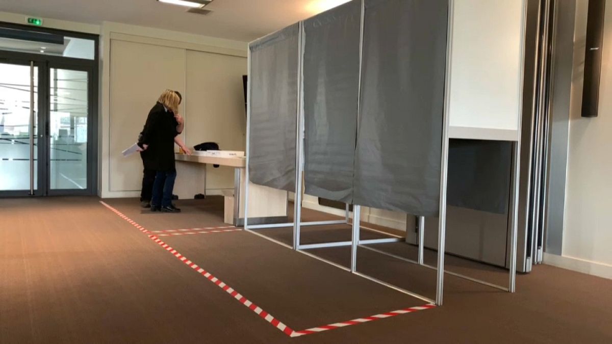Votar en tiempos de coronavirus: Francia celebra elecciones municipales el domingo