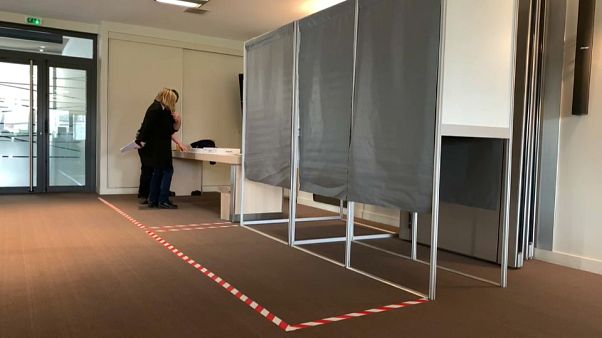 França prepara eleições municipais com coronavírus França prepara eleições municipais com coronavírus