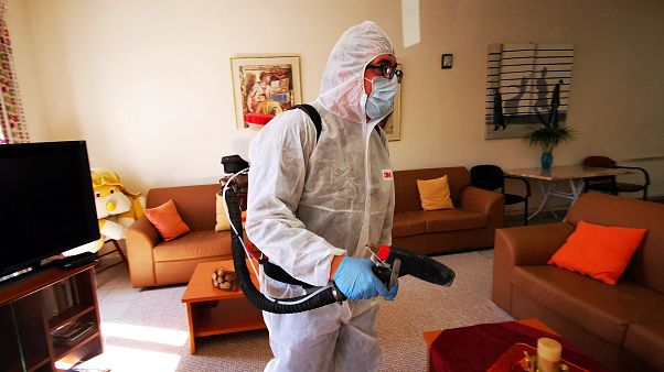 Face au coronavirus, les mesures drastiques se multiplient en Europe Face au coronavirus, les mesures drastiques se multiplient en Europe