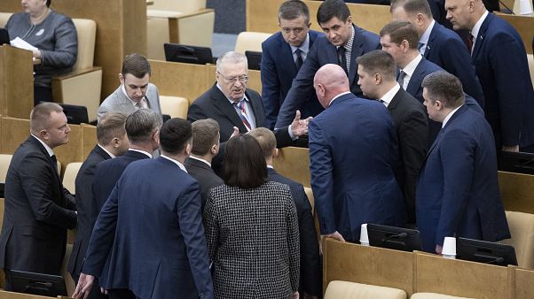 Депутатов Госдумы насильно отправили на карантин из-за COVID-19 Депутатов Госдумы насильно отправили на карантин из-за COVID-19