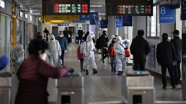 Güney Kore'de ilk defa iyileşen sayısı yeni koronavirüs vakası sayısını geçti Güney Kore'de ilk defa iyileşen sayısı yeni koronavirüs vakası sayısını geçti