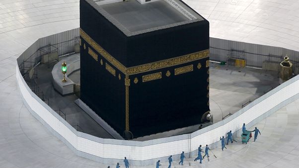 Suudi Arabistan Ulema Konseyi'nden Müslümanlara teravihleri evde kılma tavsiyesi Suudi Arabistan Ulema Konseyi'nden Müslümanlara teravihleri evde kılma tavsiyesi