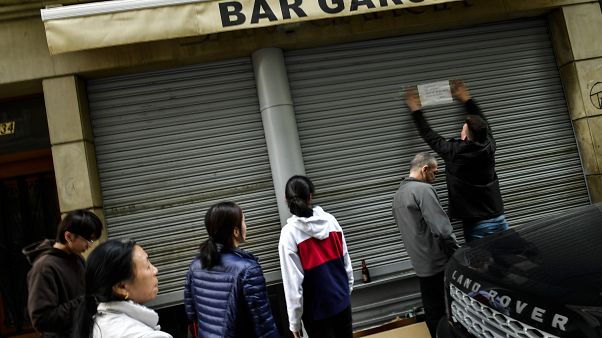 El País Vasco decreta la emergencia sanitaria y Cataluña ordena la cuarentena en cuatro localidades El País Vasco decreta la emergencia sanitaria y Cataluña ordena la cuarentena en cuatro localidades