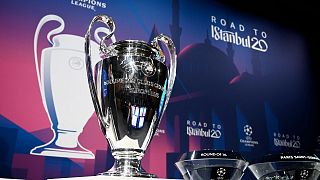 Le trophée de la Ligue des champions, lors des tirages au sort des huitièmes de finale de l’édition 2019-2020 de la compétition, à Nyon en Suisse au siège de l’UEFA (16/12/20)