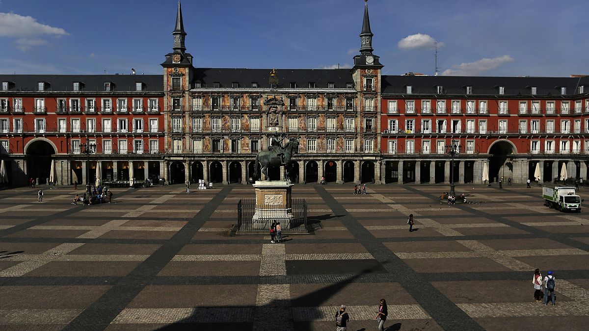 La Plaza Mayor de Madrid desierta