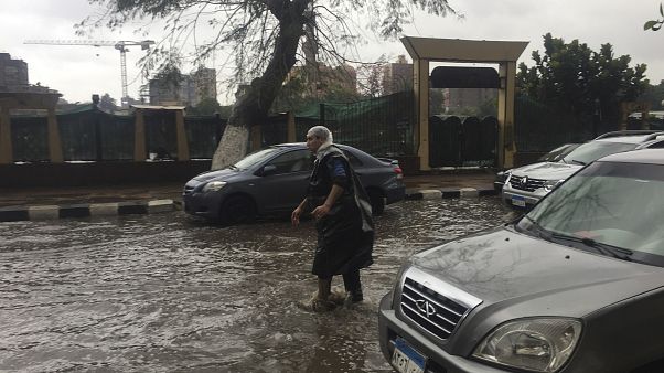 فيديو: مصرع 20 شخصاً في مصر بسبب سوء الأحوال الجوية فيديو: مصرع 20 شخصاً في مصر بسبب سوء الأحوال الجوية