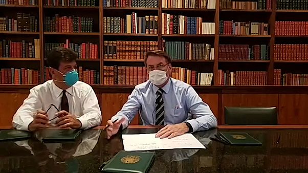 Bolsonaro desmente infeção por coronavírus Bolsonaro desmente infeção por coronavírus