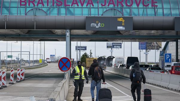Европа закрывает границы и рестораны Европа закрывает границы и рестораны
