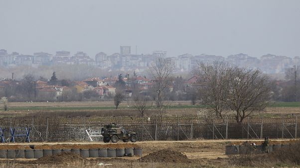 Yunanistan-Türkiye sınırında devriye gezen Yunan askeri aracı Yunanistan-Türkiye sınırında devriye gezen Yunan askeri aracı
