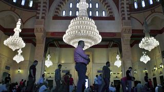 Lübnan'ın başkenti Beyrut'ta cuma namazı kalan Müslümanlar