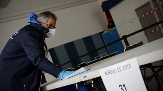 الانتخابات البلدية الفرنسية.. صناديق الاقتراع فتحت أبوابها بالرغم من التحذيرات بسبب كورونا