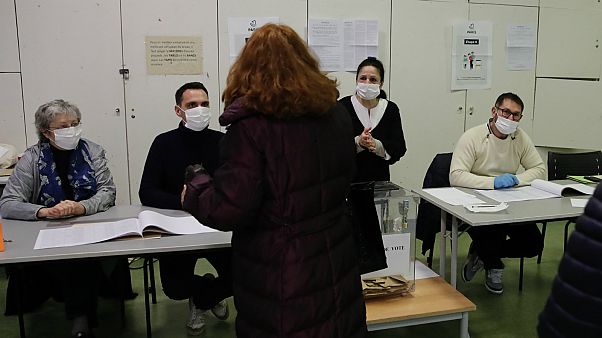 ماكرون يرد على منتقديه عدم إرجاء الانتخابات المحلية.. فرنسا ستتغلب على أزمة كورونا ماكرون يرد على منتقديه عدم إرجاء الانتخابات المحلية.. فرنسا ستتغلب على أزمة كورونا