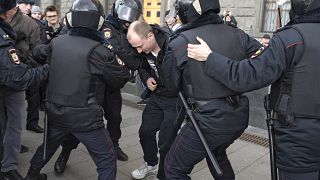 Manifestazione e arresti a Mosca, l'opposizione contro la perennità di Putin