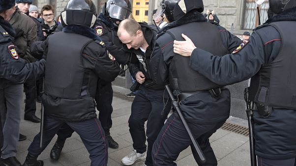 Manifestazione e arresti a Mosca, l'opposizione contro la perennità di Putin Manifestazione e arresti a Mosca, l'opposizione contro la perennità di Putin