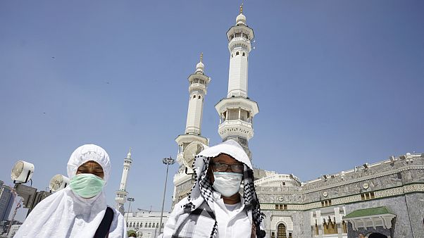 تركيا تفرض حجرا صحيا على آلاف المعتمرين العائدين من السعودية تركيا تفرض حجرا صحيا على آلاف المعتمرين العائدين من السعودية