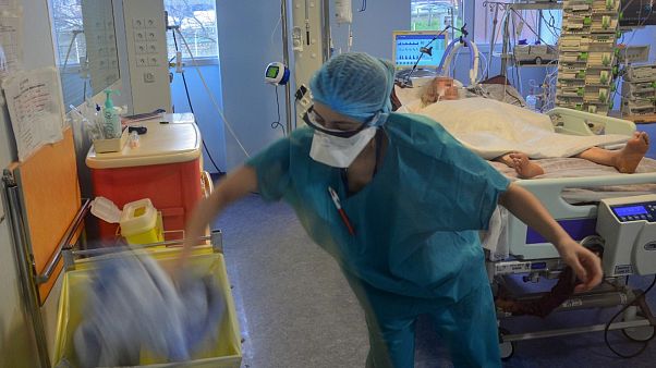 Une unité de soins intensifs à l'hôpital Bichat, à Paris, le 13 mars 2020 Une unité de soins intensifs à l'hôpital Bichat, à Paris, le 13 mars 2020