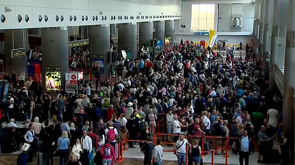 Coronavirus-Krise belastet Tourismus - Tausende Urlauber gestrandet Coronavirus-Krise belastet Tourismus - Tausende Urlauber gestrandet