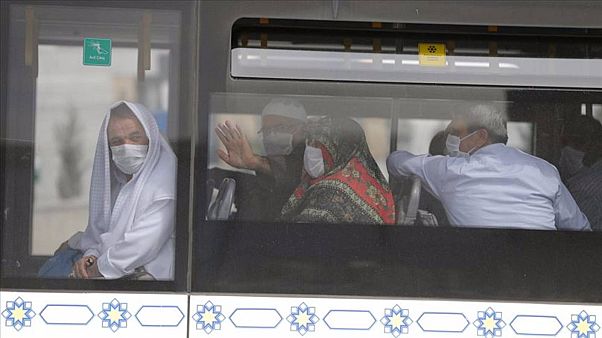 Canlı Anlatım | Türkiye'de son durum: Cuma namazı başta olmak üzere cemaatle namazlara ara veriliyor Canlı Anlatım | Türkiye'de son durum: Cuma namazı başta olmak üzere cemaatle namazlara ara veriliyor