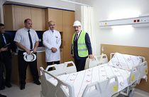 Sağlık Bakanı Fahrettin Koca yapımı devam eden İstanbul Medeniyet Üniversitesi Göztepe Eğitim ve Araştırma Hastanesi'nde inceleme yaptı.