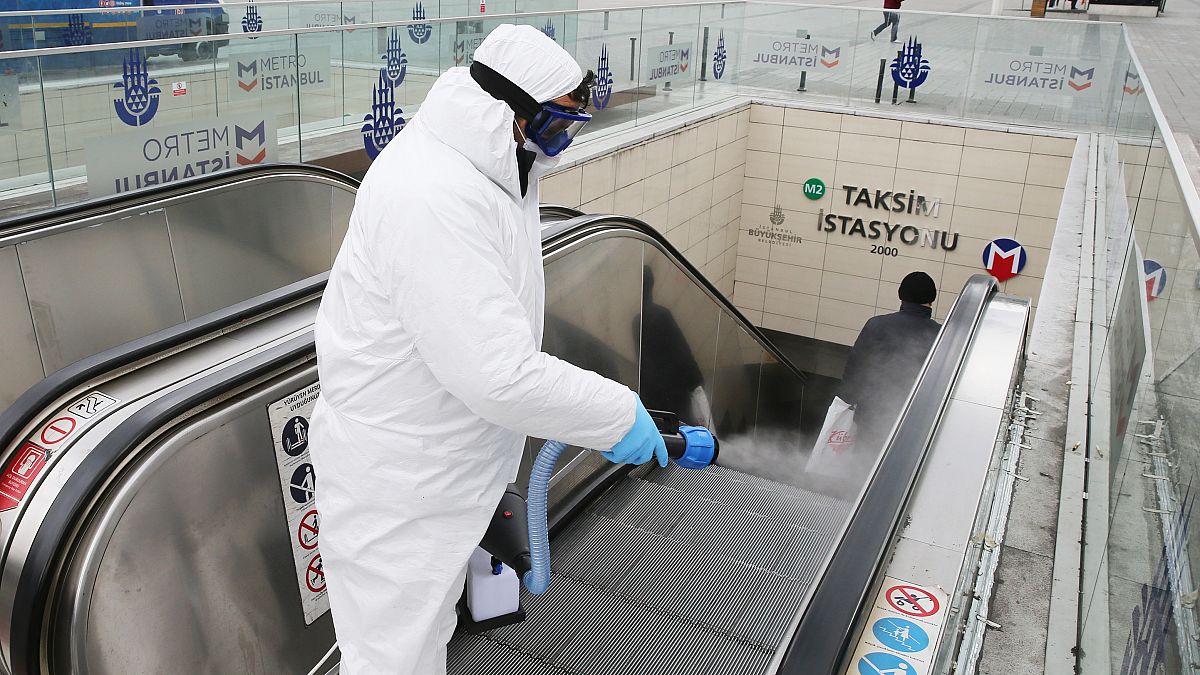 İstanbul Büyükşehir Belediyesi (İBB) yeni tip koronavirüse (Covid-19) karşı metroları dezenfekte ediyor