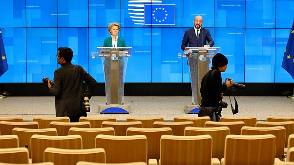 رئيسة المفوضية الأوروبية تقترح فرض قيود على السفر إلى أوروبا بسبب تفشي كورونا رئيسة المفوضية الأوروبية تقترح فرض قيود على السفر إلى أوروبا بسبب تفشي كورونا