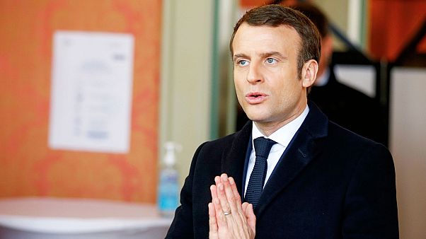 Emmanuel Macron declara "guerra" à Covid-19 Emmanuel Macron declara "guerra" à Covid-19
