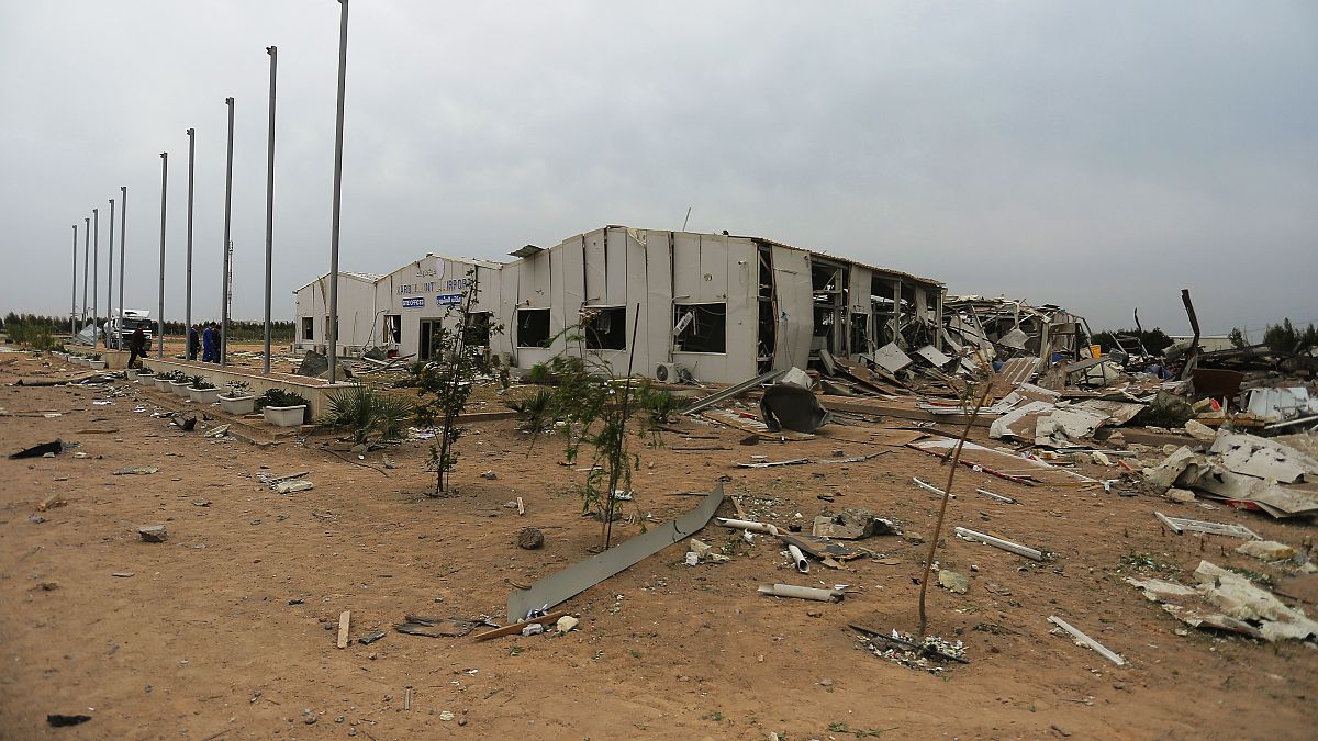 أبنية مدمرة في مطار عسكري بعد الضربات الأميركية 