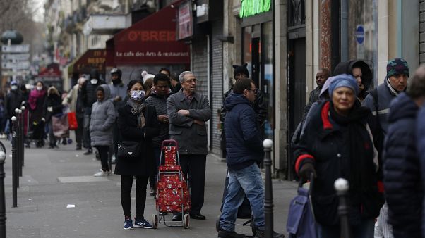 Очередь за продуктами в Париже. Очередь за продуктами в Париже.