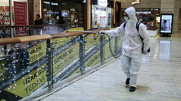 Alışveriş merkezi çalışanlarından koronavirüs nedeniyle AVM'ler kapatılsın çağrısı | Euronews