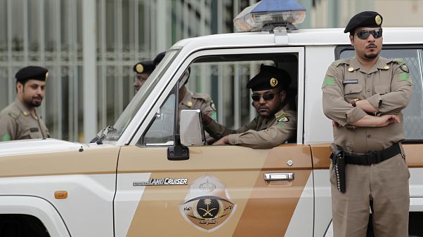 "هيومن رايتس ووتش" تعرب عن قلقها من اعتقالات بتهم "فساد" في السعودية "هيومن رايتس ووتش" تعرب عن قلقها من اعتقالات بتهم "فساد" في السعودية