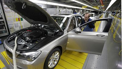 BMW encerra fábricas na Europa e África do Sul