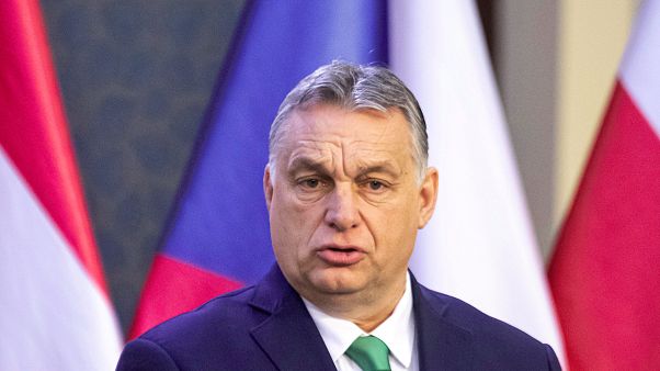 Orbán: felfüggesztik a hiteltartozásokat év végéig Orbán: felfüggesztik a hiteltartozásokat év végéig